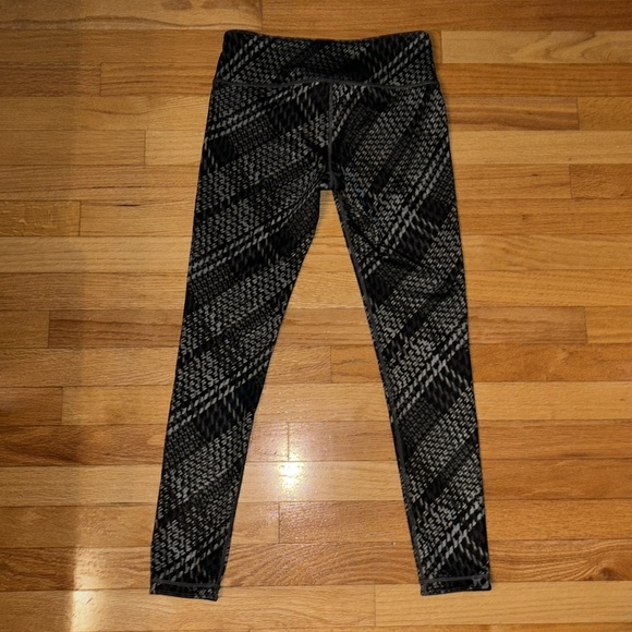 Athleta Westchester Chaturanga Reversible Leggings Black & White Plaid Sz Small - Picture 4 of 8